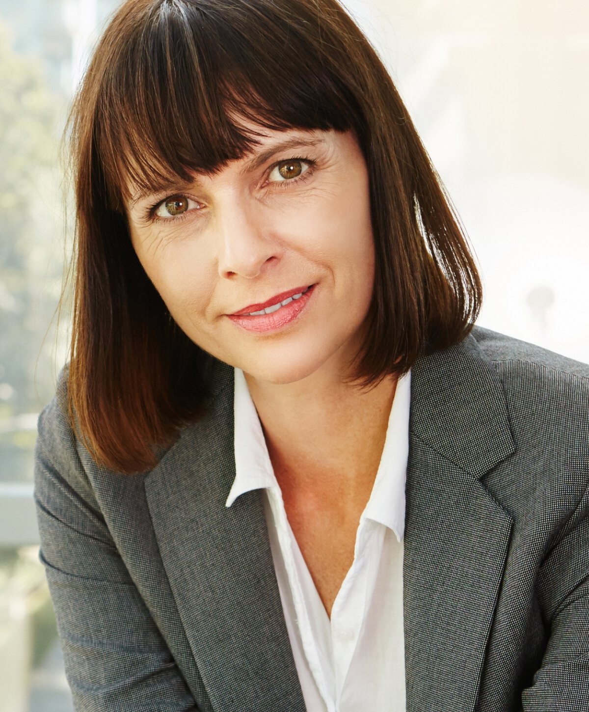 Surrey blepharoplasty model with brown hair